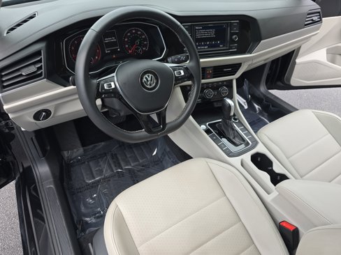 Used 2021 Volkswagen Jetta SE w/ SE Cold Weather Package image 16