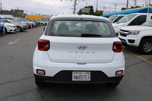 Used 2021 Hyundai Venue SE image 5
