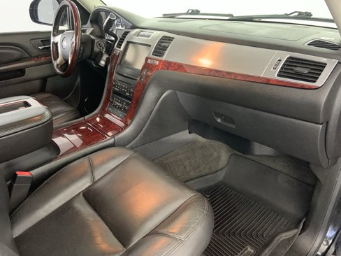Used 2013 Cadillac Escalade Premium image 31