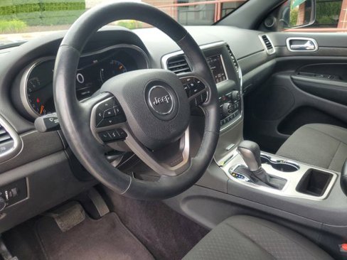 Used 2018 Jeep Grand Cherokee Laredo image 16