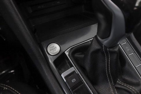 Used 2022 Volkswagen Tiguan SE image 12