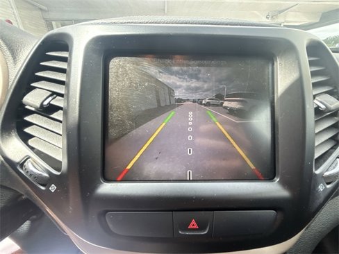 Used 2015 Jeep Cherokee Latitude image 24