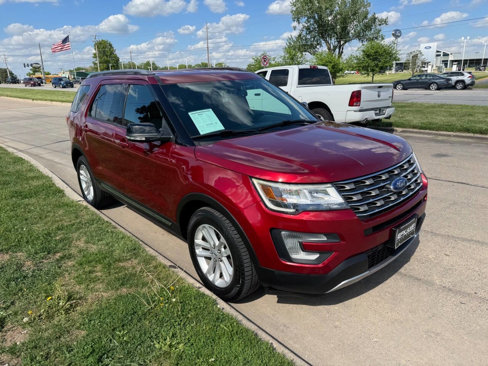 Used 2017 Ford Explorer XLT w/ Equipment Group 202A image 7