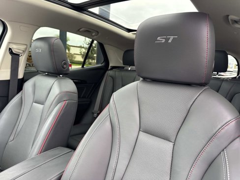 Used 2023 Buick Envision Essence w/ Sport Touring Package image 16