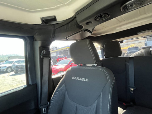 Used 2017 Jeep Wrangler Unlimited Sahara w/ Connectivity Group image 25