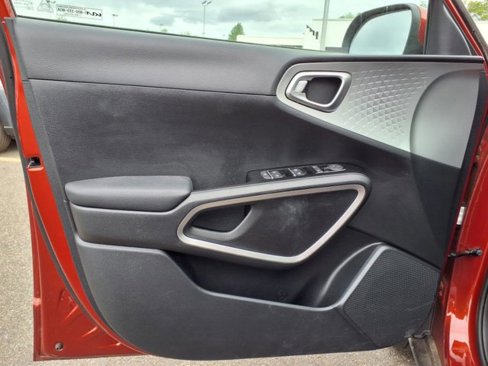 Used 2022 Kia Soul LX image 14