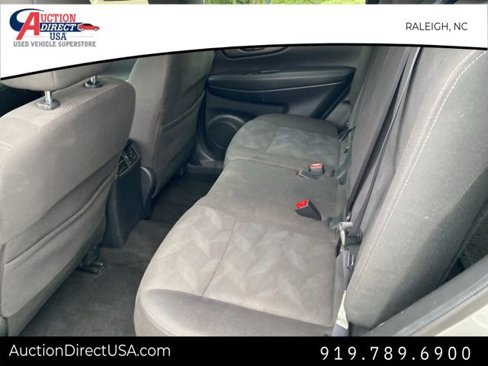 Used 2016 Nissan Rogue S image 19