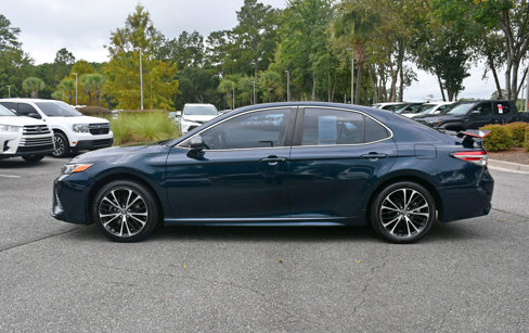 Used 2018 Toyota Camry SE image 2