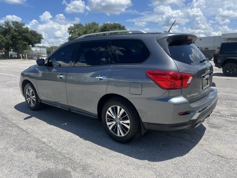 Used 2018 Nissan Pathfinder SV image 4