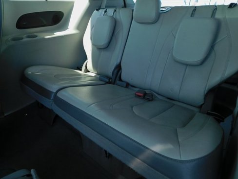 Used 2017 Chrysler Pacifica Touring-L Plus w/ Advanced Safetytec Group image 22