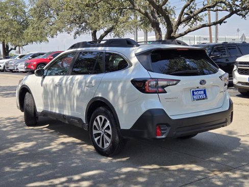 Used 2022 Subaru Outback Premium image 3