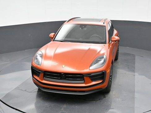 Certified 2025 Porsche Macan image 33