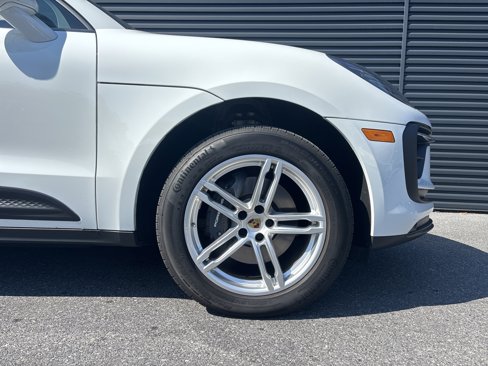 Used 2025 Porsche Macan image 9