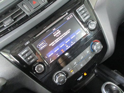 Used 2020 Nissan Rogue Sport S image 15