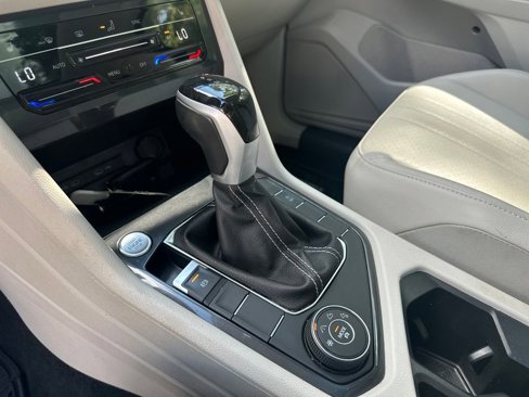 Used 2022 Volkswagen Tiguan SE image 23