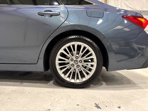 Used 2020 Toyota Avalon Limited image 78