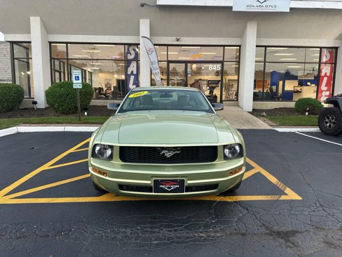 Used 2005 Ford Mustang Coupe image 2