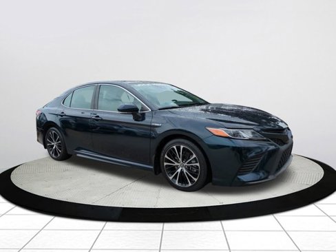 Used 2019 Toyota Camry SE image 1