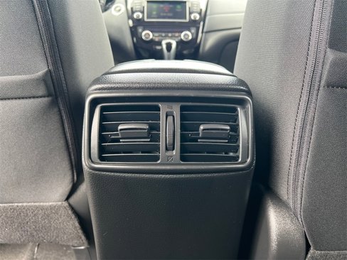 Used 2019 Nissan Rogue SV w/ Premium Package image 14