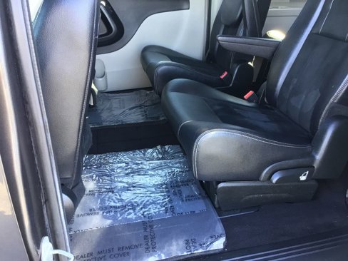 Used 2018 Dodge Grand Caravan SXT image 12