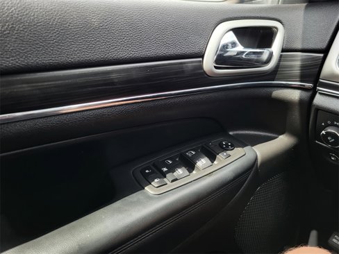 Used 2021 Jeep Grand Cherokee Limited w/ Luxury Group II image 25