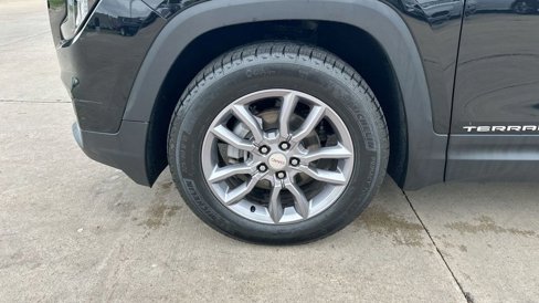 Certified 2024 GMC Terrain SLT image 32