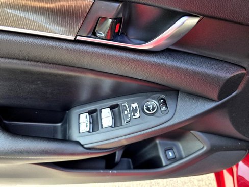 Used 2018 Honda Accord Sport image 14