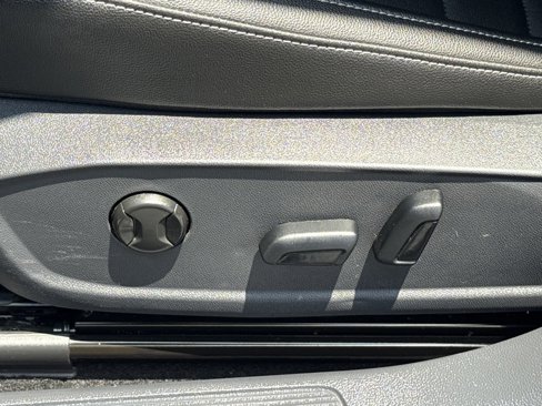 Used 2023 Volkswagen Jetta SE image 17