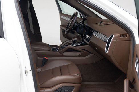 Used 2022 Porsche Cayenne Platinum Edition image 24