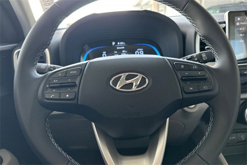 New 2025 Hyundai Venue SEL image 18