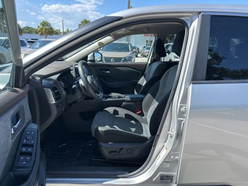 Used 2023 Nissan Rogue SV image 10