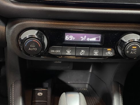 Used 2023 Nissan Kicks SR image 27