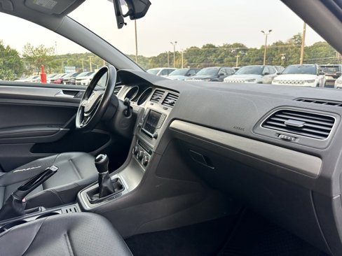 Used 2017 Volkswagen Golf Wolfsburg Edition image 24