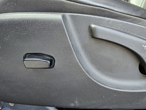 Used 2012 Jeep Liberty Limited image 18