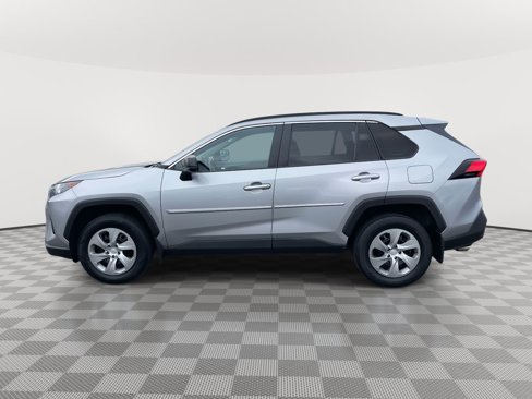 Used 2021 Toyota RAV4 LE image 4