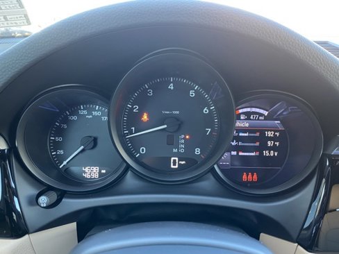Certified 2025 Porsche Macan image 12