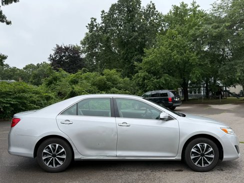 Used 2012 Toyota Camry L image 2
