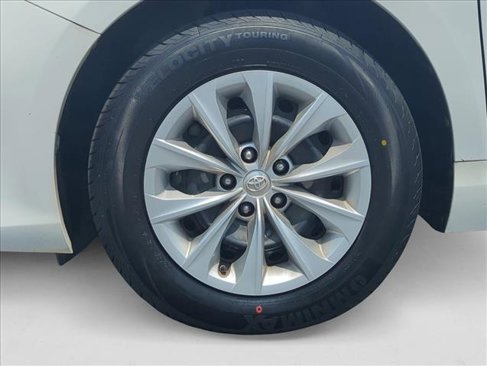 Used 2016 Toyota Camry LE image 21
