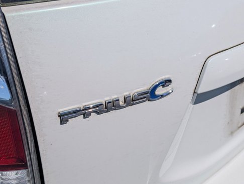Used 2015 Toyota Prius C One image 17