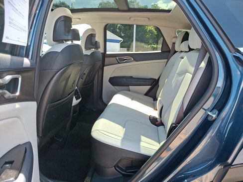 Used 2023 Kia Sportage EX w/ EX Premium Package image 11