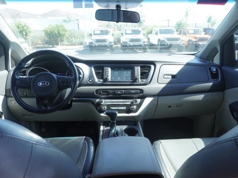 Used 2017 Kia Sedona LX w/ LX Essentials Premium Package image 25