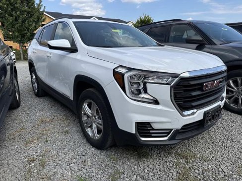 Used 2022 GMC Terrain SLE w/ Driver Convenience Package image 3