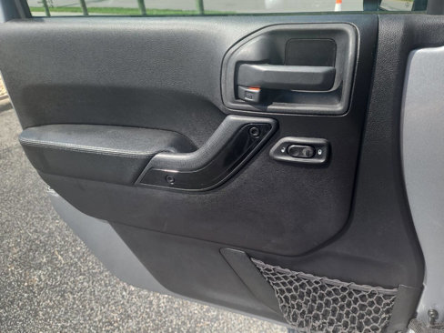 Used 2015 Jeep Wrangler Unlimited Sahara image 22