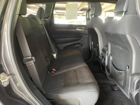 Used 2017 Jeep Grand Cherokee Laredo w/ Quick Order Package 2BE image 34
