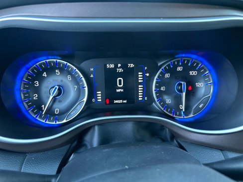 Used 2022 Chrysler Voyager LX image 17