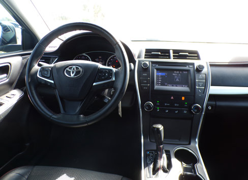 Used 2017 Toyota Camry SE image 9