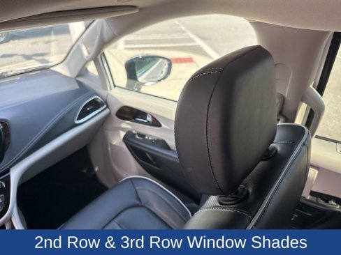 Used 2023 Chrysler Pacifica Limited image 19