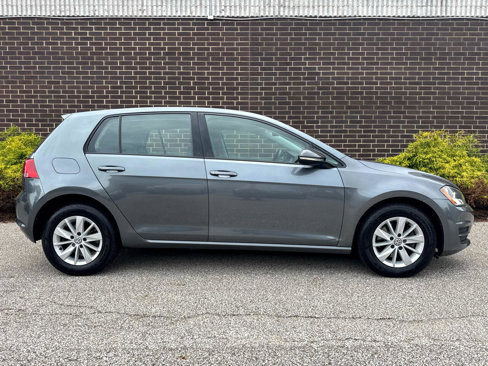 Used 2017 Volkswagen Golf S image 27