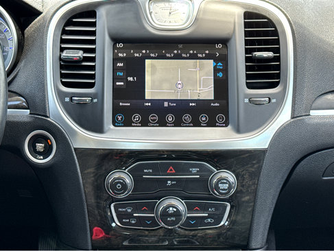 Used 2017 Chrysler 300 C image 6