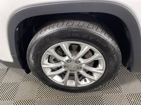 Used 2019 Jeep Cherokee Latitude w/ Popular Appearance Group image 11